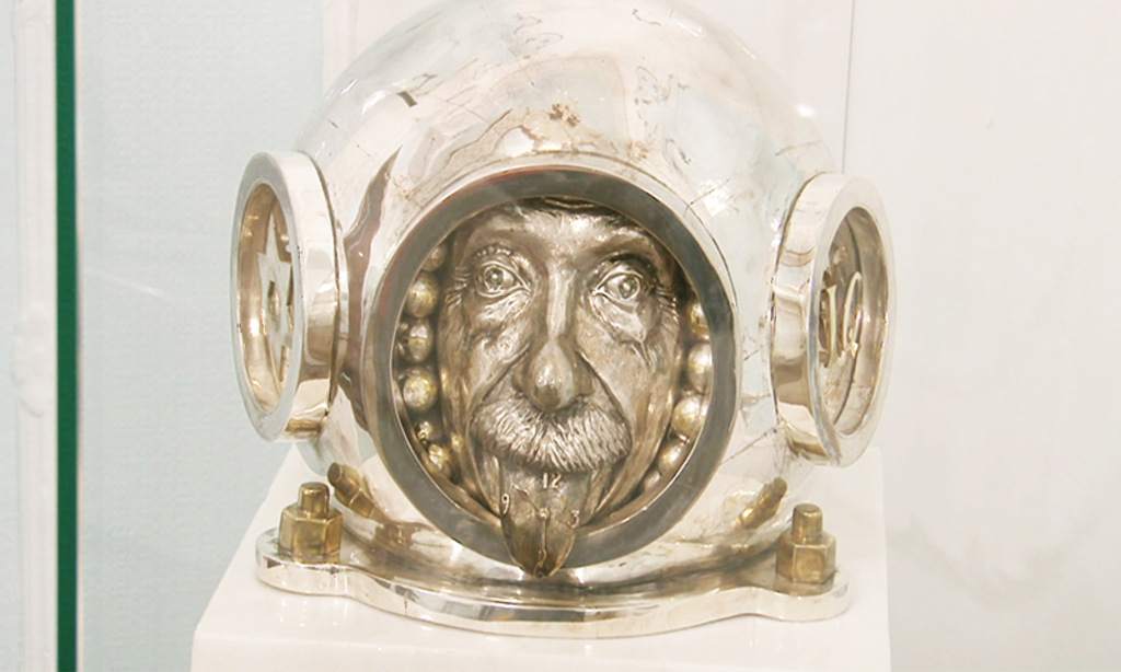 Альберт Энштейн в водолазном шлеме. Фото: Владимир Владимиров