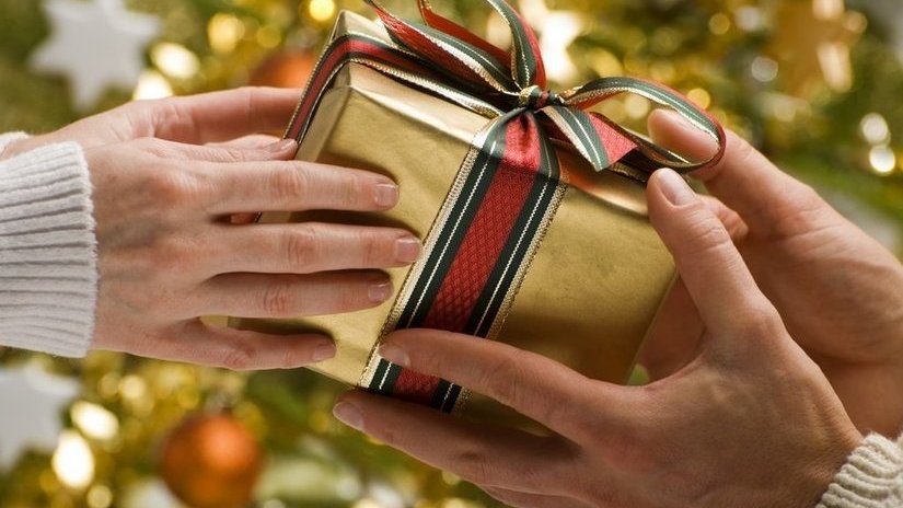 44% россиян мечтают об украшении в подарок