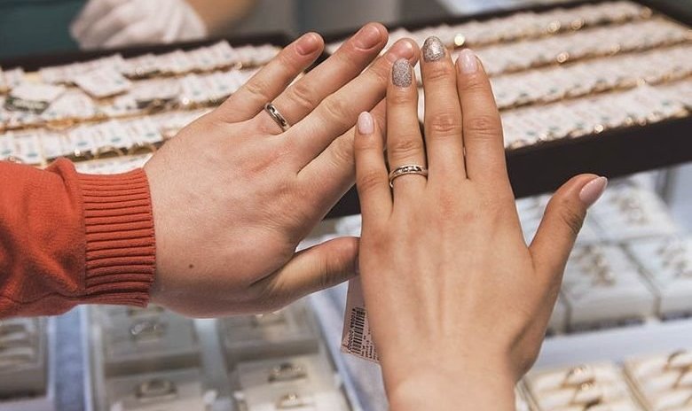 Аналитики выяснили, когда россияне чаще всего покупали обручальные кольца