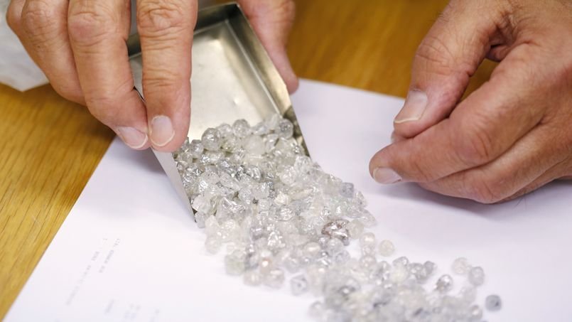 De Beers в VI цикле сократила продажи алмазов на 36%