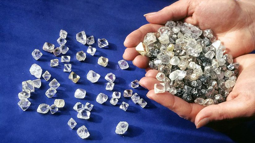 Минфин РФ проведет очередной открытый аукцион по реализации на внутреннем рынке природных алмазов из Госфонда России