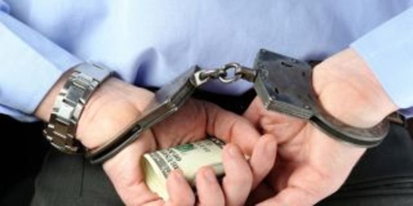 Директора ювелирного завода в Волгоградской области осудили на 2,5 года за махинации с валютой