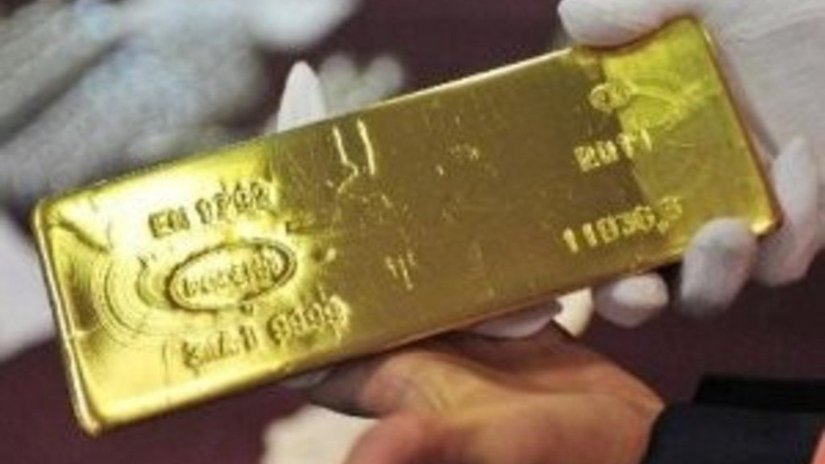 Банки России меняют доллары и евро на золото