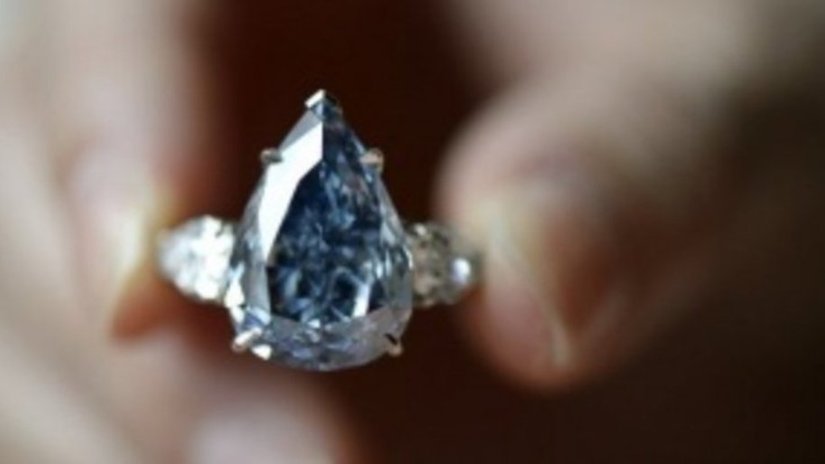 Самый крупный в мире голубой бриллиант ушел с молотка за $23,8 млн
