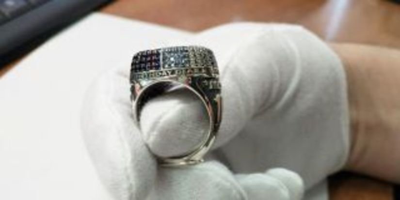 В подарок от российских ювелиров Лионель Месси получил именное кольцо