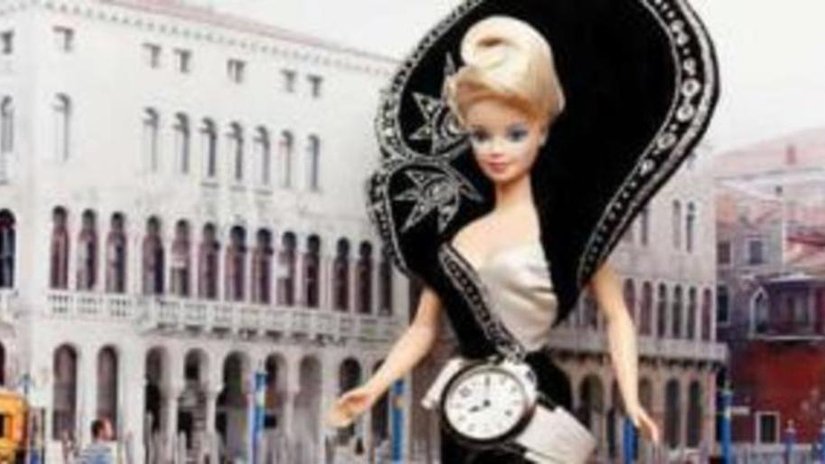 Куклы Барби рекламируют часы известных брендов