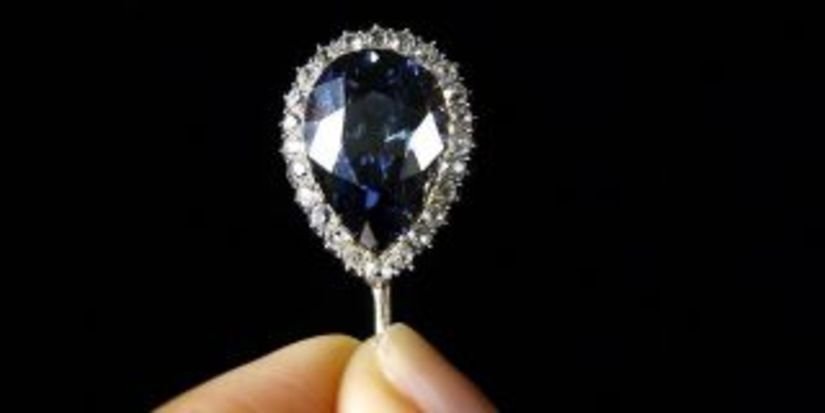 Главным лотом аукциона Sotheby’s стает бриллиант редкого серо-голубого цвета "The Farnese Blue"