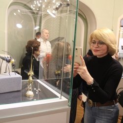 В Красноярске открылась выставка художника-ювелира Даши Намдакова