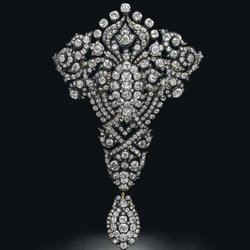 Бриллиантовая королевская брошь станет топ-лотом на аукционе Christie’s в Женеве