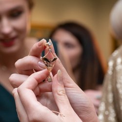 Белорусские бриллианты в российской оправе: в Минске запустили ювелирный бренд