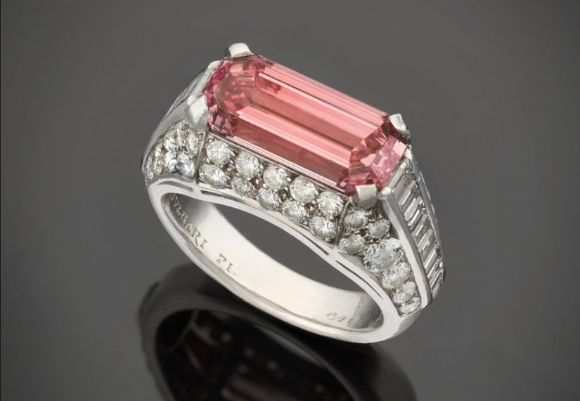 Семейное сокровище и ювелирная сенсация: Как "обычный кварц" оказался редчайшим розовым бриллиантом Bulgari стоимостью €1,2 миллиона