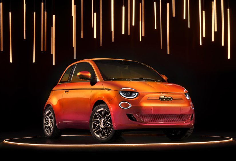 Bvlgari и Fiat создали уникальный электромобиль, напоминающий ювелирное украшение