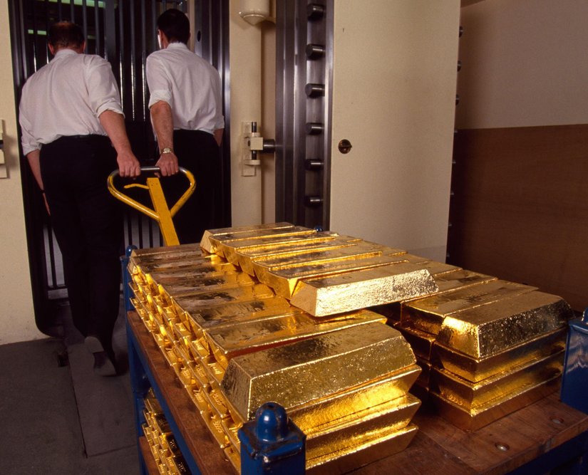 Гохран намерен до 15 мая пробрести 2 тонны золота