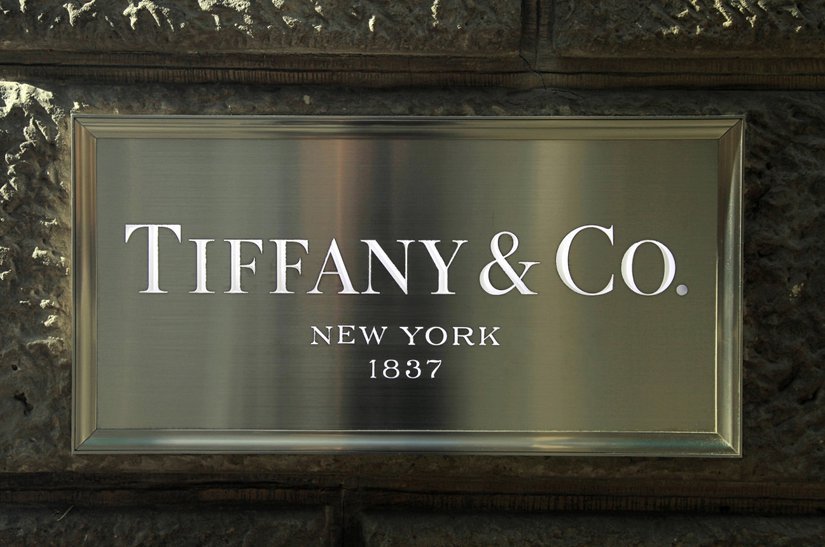 Forbes узнал возможную причину заморозки сделки LVMH и Tiffany