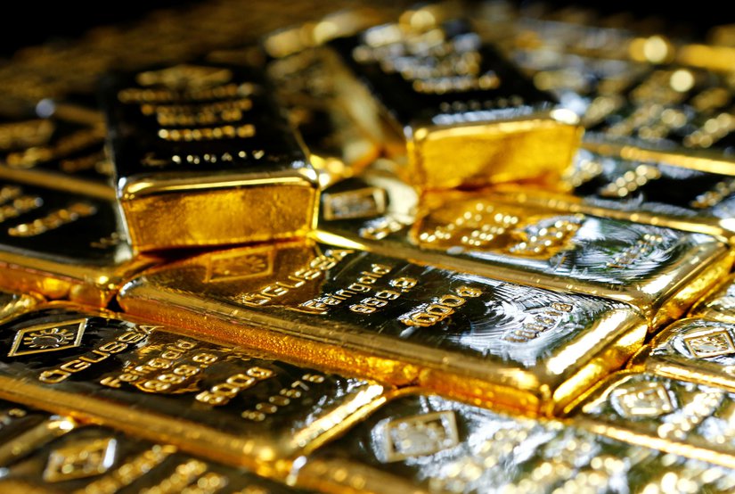 Золото дешевеет вслед за укреплением доллара