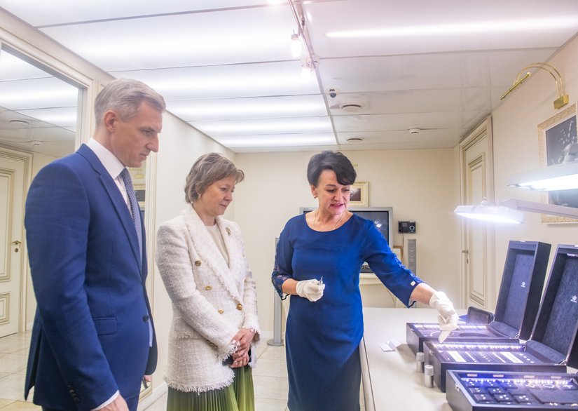 Смоленские предприятия АЛРОСА посетили губернатор и глава Российского экспортного центра