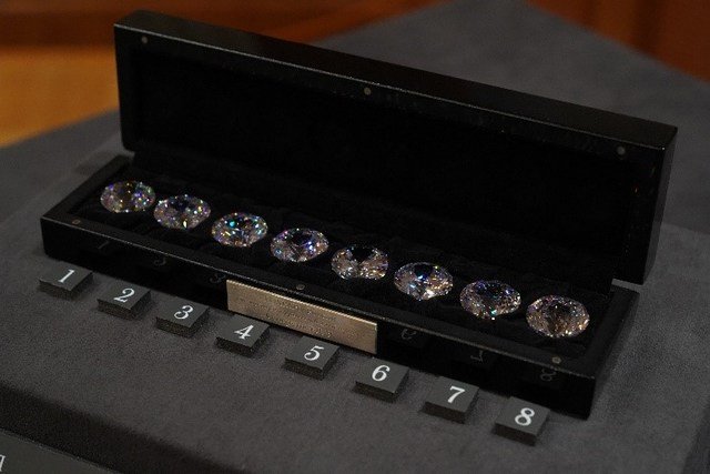 Ювелир Дмитрий Саморуков передал Гохрану России коллекцию «Путь Спасителя»