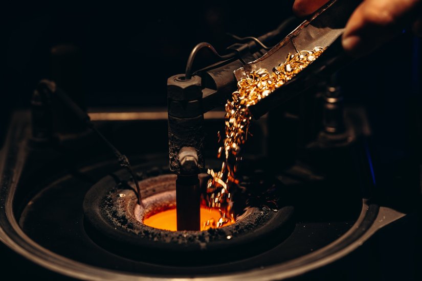 «585*Золотой» раскрывает производственные секреты: сеть запустила проект-экскурсию по собственному заводу