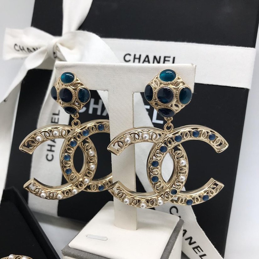 Роспотребнадзор подал в суд на ювелирный магазин за продажу подделок Chanel