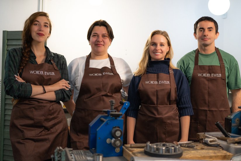 Участник II Всероссийского конкурса дизайна ювелирных украшений: Студия ювелирного дизайна "Wonder Jeweler"