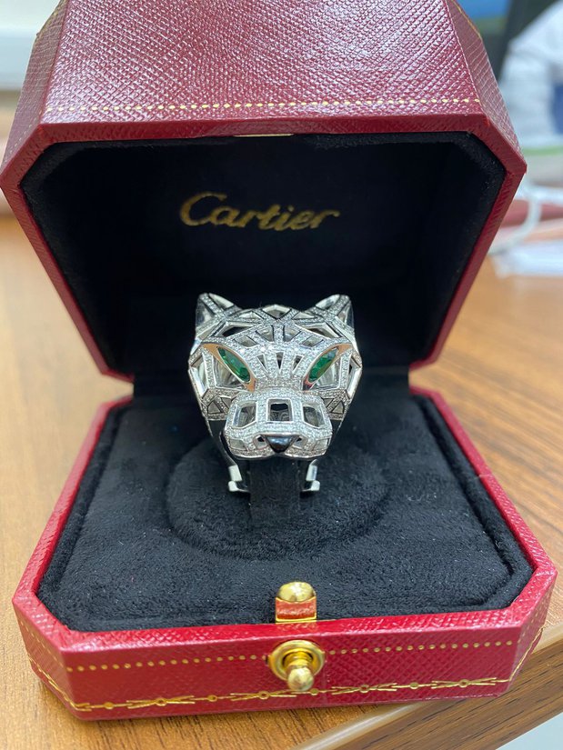 Сотрудники Шереметьевской таможни задержали дорогостоящее кольцо Cartier у пассажирки из Катара