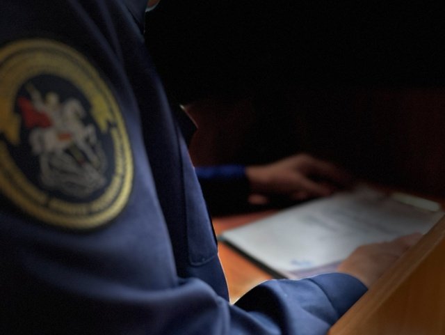 Защита обвиняемого в ограблении ювелирного магазина в Орске на 1,8 млн рублей оспаривает его арест