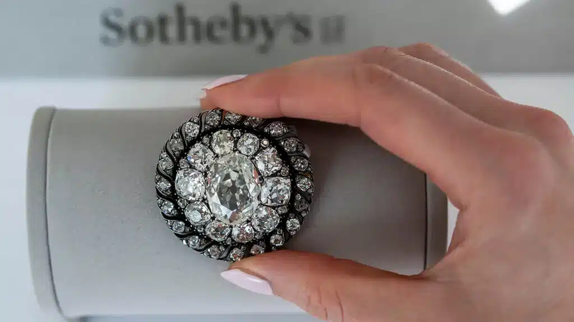 Наполеоновская брошь, потерянная при бегстве с поля Ватерлоо, продана за рекордные $4,4 млн