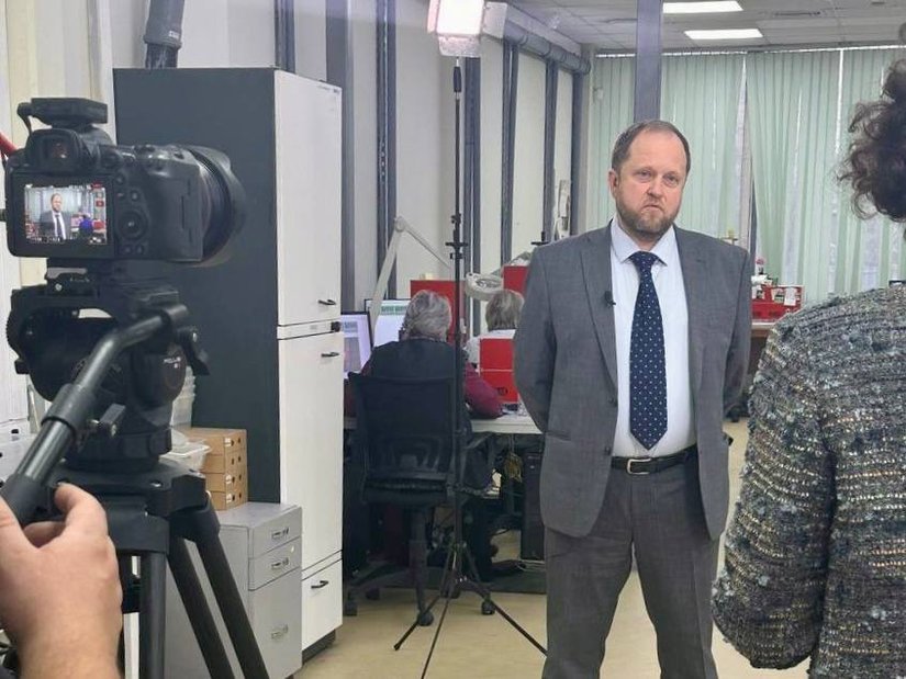 Заместитель руководителя Федеральной пробирной палаты Дмитрий Замышляев рассказал НТВ о тонкостях проверки ювелирных изделий