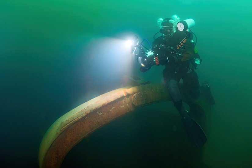 Гигантский ковш-семитонник Янтарного комбината стал экспонатом подводного парка