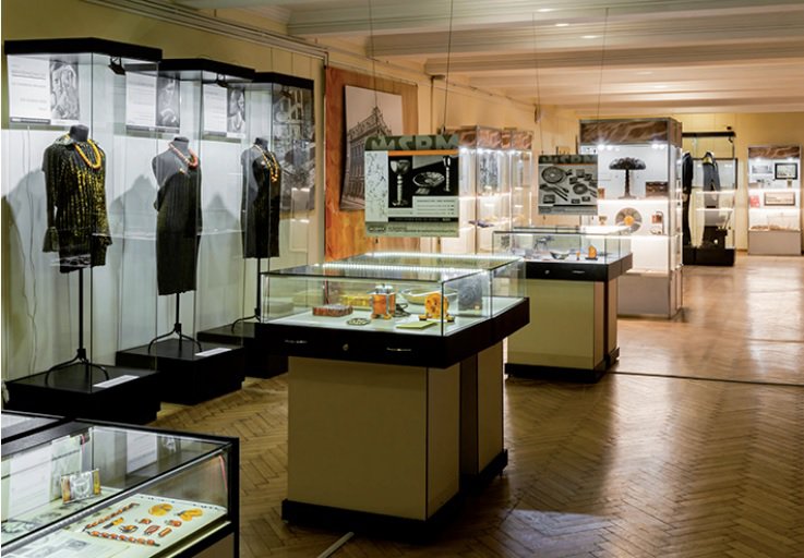Выставка "Восточно-прусское золото" открылась в Геологическом музее в Москве