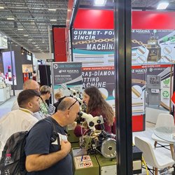 Фотоотчет с осенней выставки Istanbul Jewelry Show 2025: ювелирные изделия и технологии