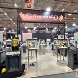 Фотоотчет с весенней выставки Istanbul Jewelry Show 2025: от оборудования до готовых украшений