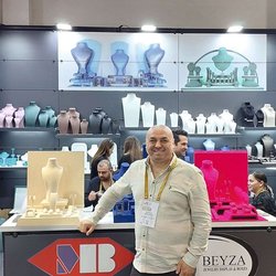 Фотоотчет с весенней выставки Istanbul Jewelry Show 2025: от оборудования до готовых украшений