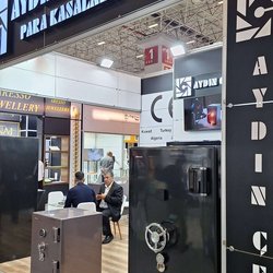 Фотоотчет с весенней выставки Istanbul Jewelry Show 2025: от оборудования до готовых украшений