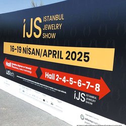 Фотоотчет с весенней выставки Istanbul Jewelry Show 2025: от оборудования до готовых украшений