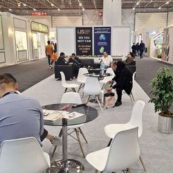 Фотоотчет с весенней выставки Istanbul Jewelry Show 2025: от оборудования до готовых украшений
