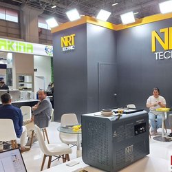 Фотоотчет с весенней выставки Istanbul Jewelry Show 2025: от оборудования до готовых украшений