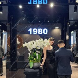 Фотоотчет с весенней выставки Istanbul Jewelry Show 2025: от оборудования до готовых украшений