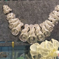 Фотоотчет с весенней выставки Istanbul Jewelry Show 2025: от оборудования до готовых украшений