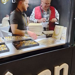 Фотоотчет с весенней выставки Istanbul Jewelry Show 2025: от оборудования до готовых украшений