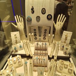 Фотоотчет с осенней выставки Istanbul Jewelry Show 2025: ювелирные изделия и технологии