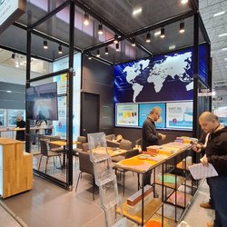Фотоотчет с весенней выставки Istanbul Jewelry Show 2025: от оборудования до готовых украшений