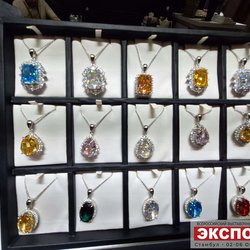 Фотоотчет с осенней выставки Istanbul Jewelry Show 2025: ювелирные изделия и технологии