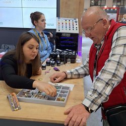 Фотоотчет с весенней выставки Istanbul Jewelry Show 2025: от оборудования до готовых украшений