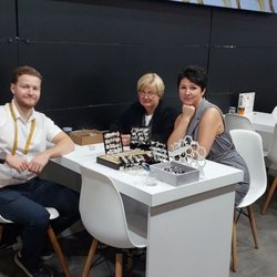 Фотоотчет с осенней выставки Istanbul Jewelry Show 2025: ювелирные изделия и технологии