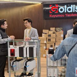 Фотоотчет с весенней выставки Istanbul Jewelry Show 2025: от оборудования до готовых украшений