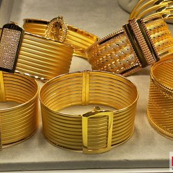Фотоотчет с весенней выставки Istanbul Jewelry Show 2025: от оборудования до готовых украшений