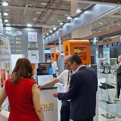 Фотоотчет с весенней выставки Istanbul Jewelry Show 2025: от оборудования до готовых украшений
