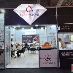 Фотоотчет с весенней выставки Istanbul Jewelry Show 2025: от оборудования до готовых украшений