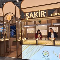 Фотоотчет с весенней выставки Istanbul Jewelry Show 2025: от оборудования до готовых украшений